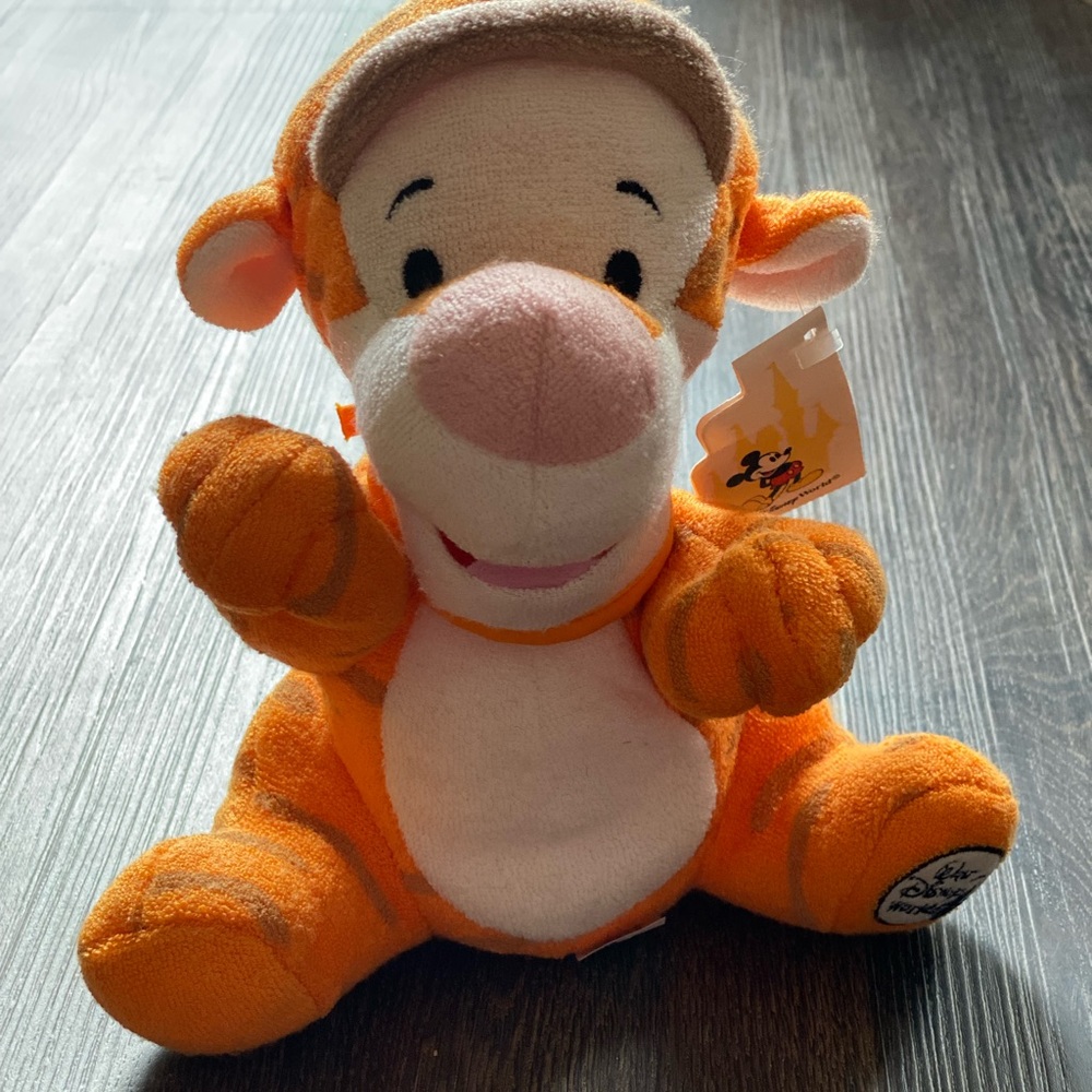 NWT Vintage Disney World Winnie the Pooh “Baby Tigger” Terrycloth Bean Bag Plush